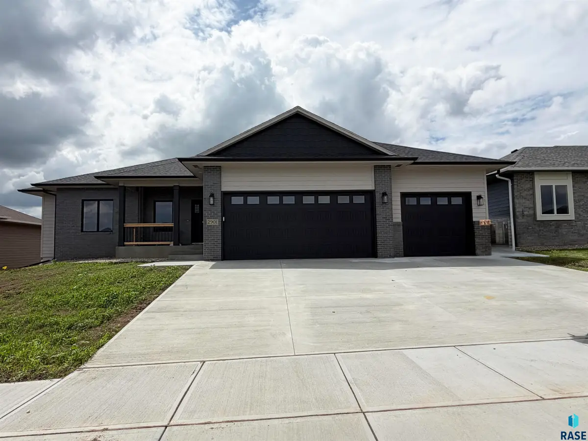 2901 S Dunraven Ave, Sioux Falls, SD 57110 - #1