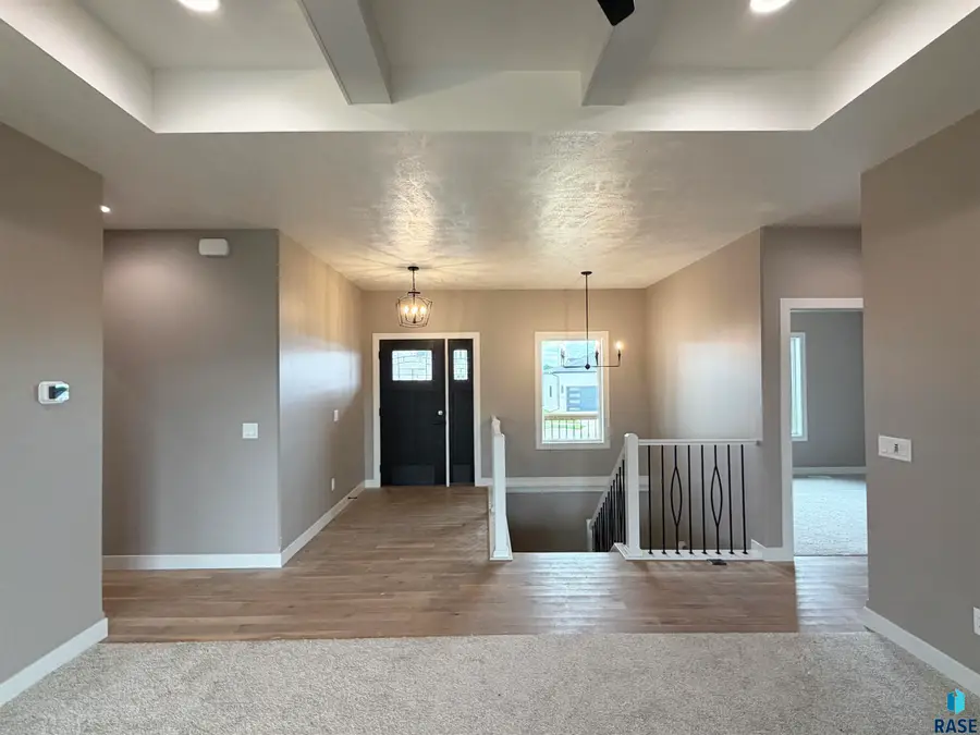 2901 S Dunraven Ave, Sioux Falls, SD 57110 - #2