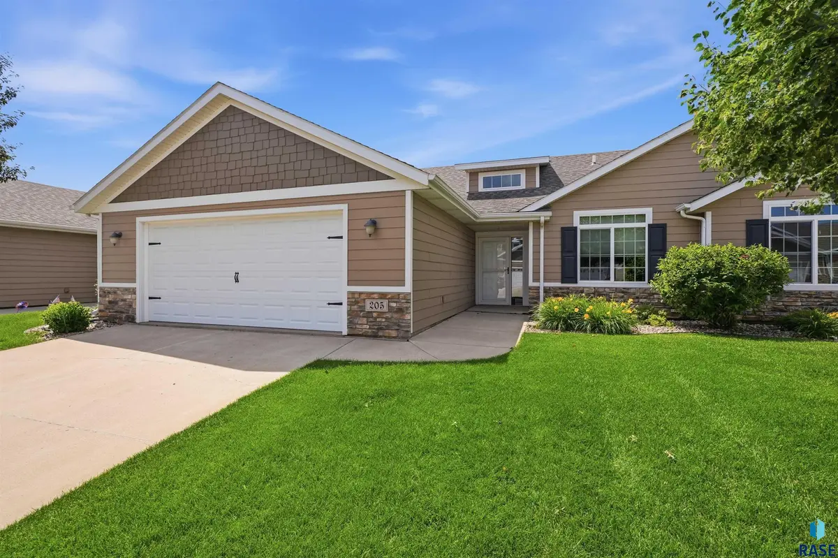 205 E 81st Pl, Sioux Falls, SD 57108 - #1