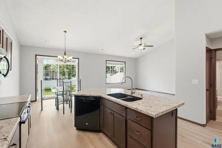 205 E 81st Pl, Sioux Falls, SD 57108 - #3