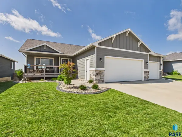 7509 E 49th St, Sioux Falls, SD 57110