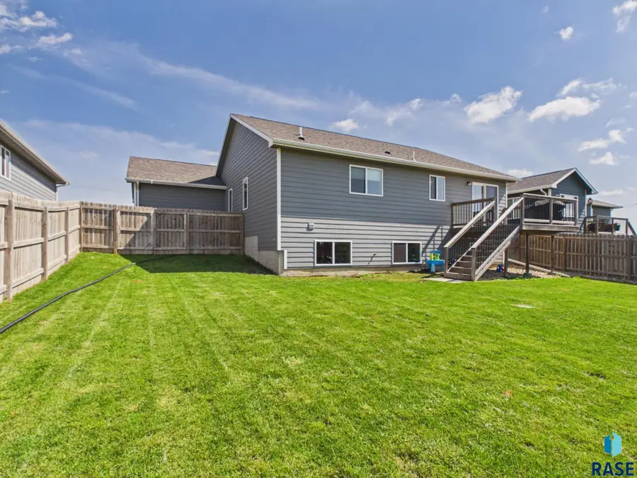 7509 E 49th St, Sioux Falls, SD 57110 - #3
