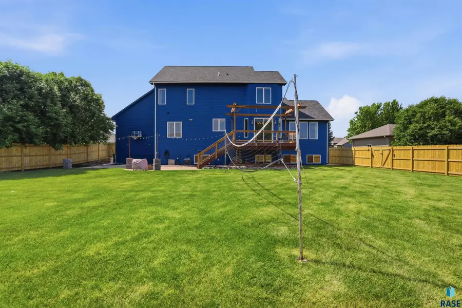 7704 32nd St, Sioux Falls, SD 57106 - #3