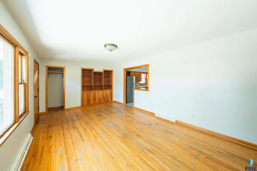 3005 S 5th Ave, Sioux Falls, SD 57105 - #2