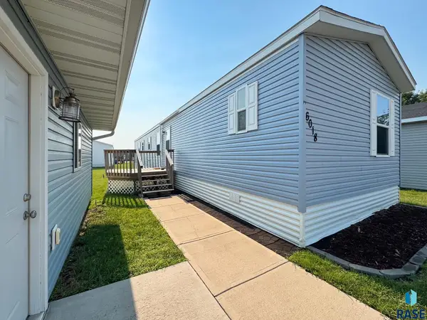 6018 S Belfair Pl, Sioux Falls, SD 57106