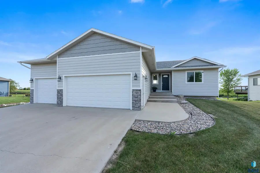 745 Fox Ct, Tea, SD 57064 - #2