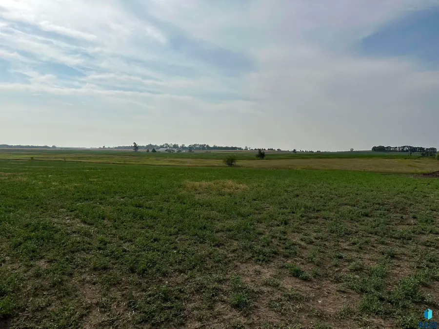 2140 Harvest Creek Ln, Madison, SD 57042 - #3