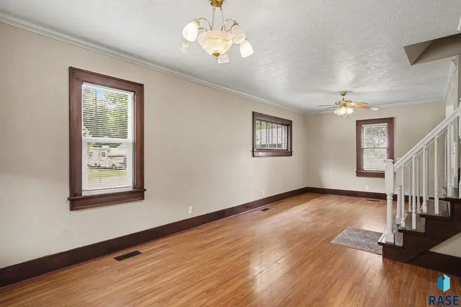 1801 N Wayland Ave, Sioux Falls, SD 57103 - #3