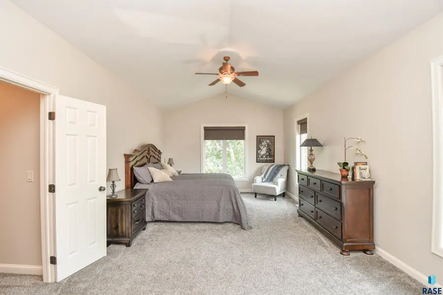 3913 S Pillsberry Ave, Sioux Falls, SD 57103 - #2