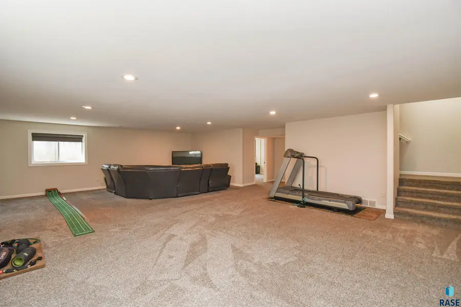 3913 S Pillsberry Ave, Sioux Falls, SD 57103 - #3