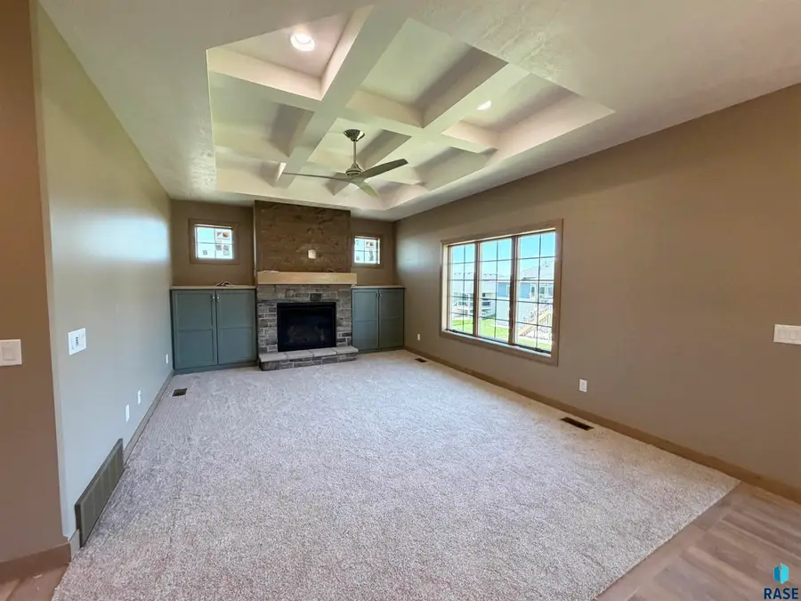 2905 S Dunraven Ave, Sioux Falls, SD 57110 - #2