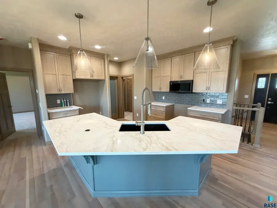 2905 S Dunraven Ave, Sioux Falls, SD 57110 - #3