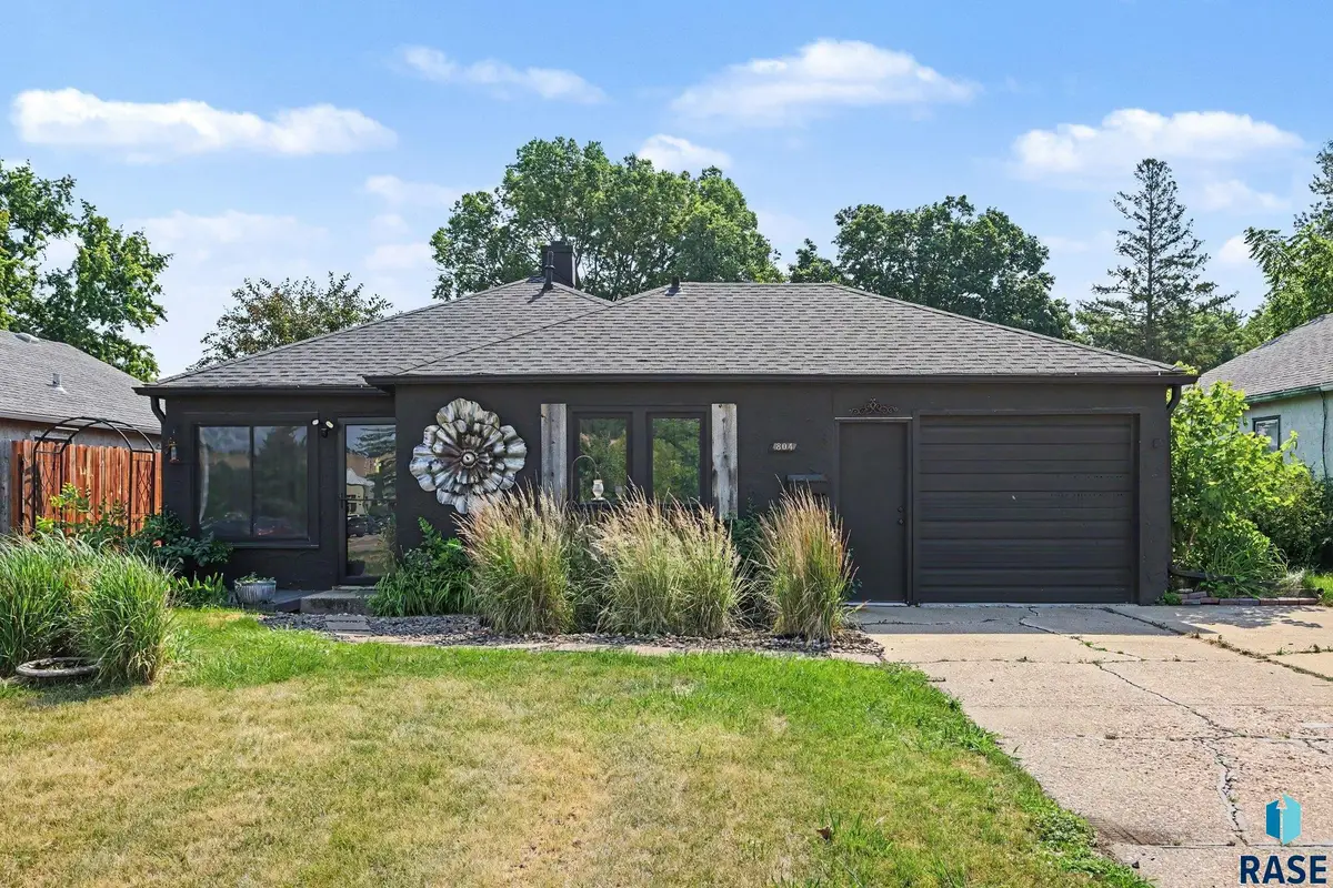 804 S Kiwanis Ave, Sioux Falls, SD 57104 - #1