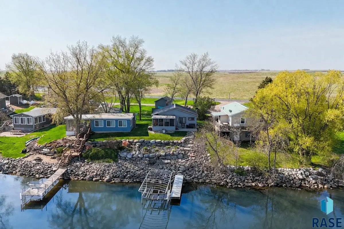 10 S Oakwood Shoreline Dr, Bruce, SD 57220 - #1