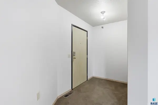 4609 S Oxbow Ave #303, Sioux Falls, SD 57106