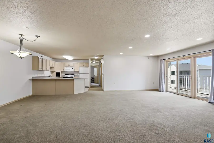 4609 S Oxbow Ave #303, Sioux Falls, SD 57106 - #2