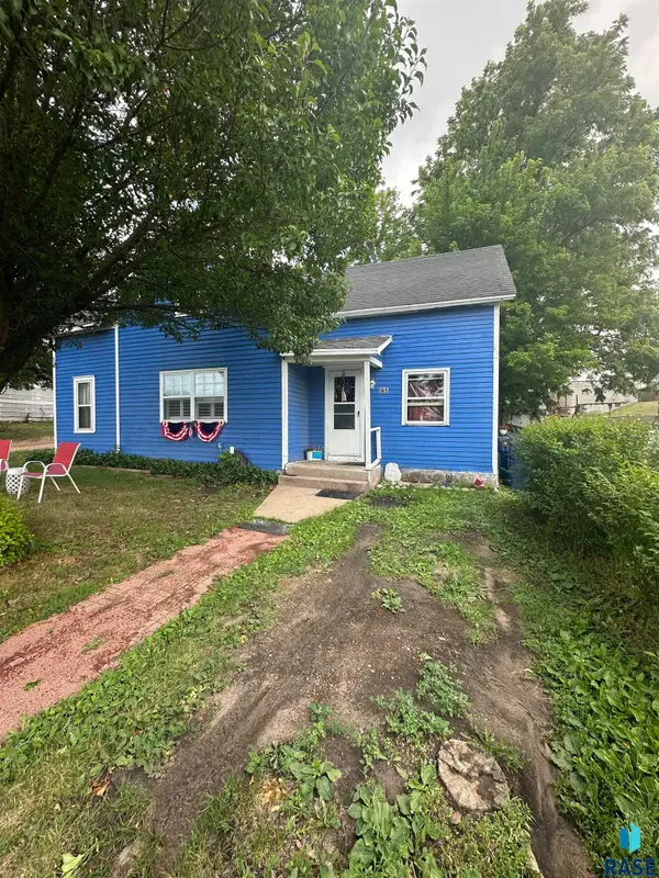 231 Lovely Ave, Baltic, SD 57003