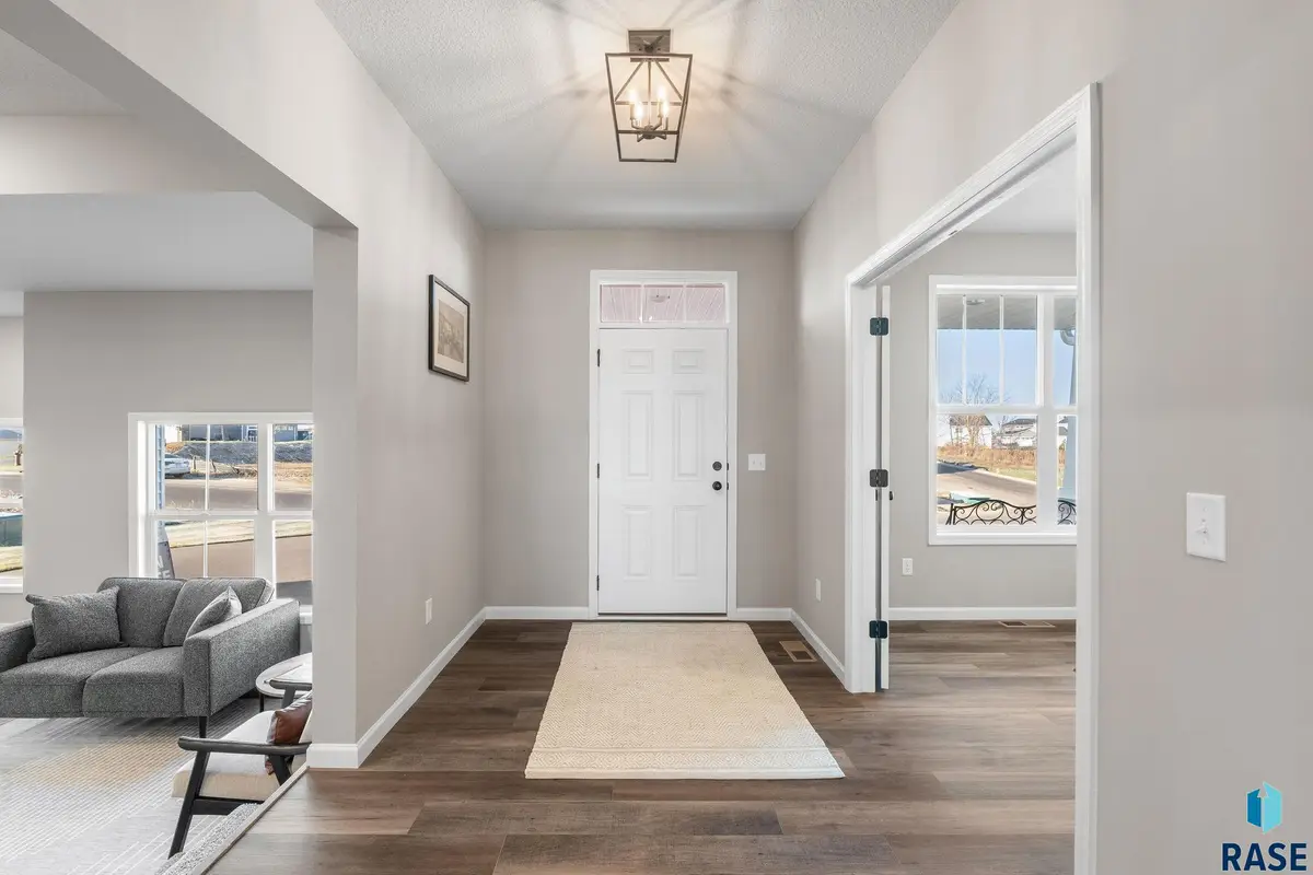 6301 W Ashwood Cir, Sioux Falls, SD 57107 - #1