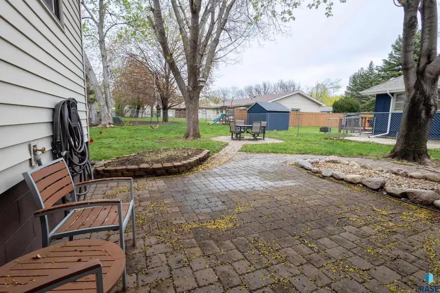 5004 W 49th St, Sioux Falls, SD 57106 - #2