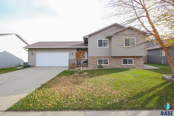 3704 S Stanford Ave, Sioux Falls, SD 57106