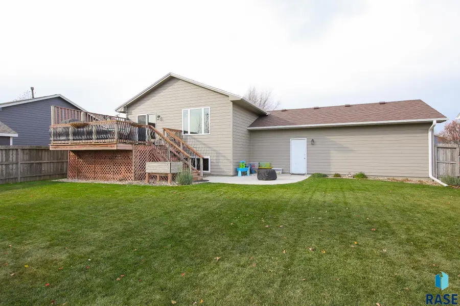 3704 S Stanford Ave, Sioux Falls, SD 57106 - #2