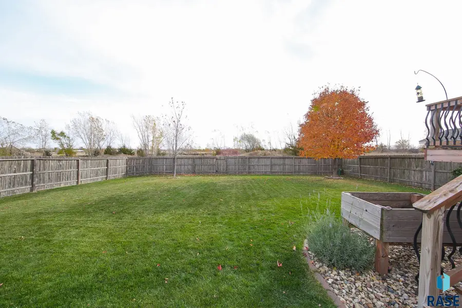 3704 S Stanford Ave, Sioux Falls, SD 57106 - #3