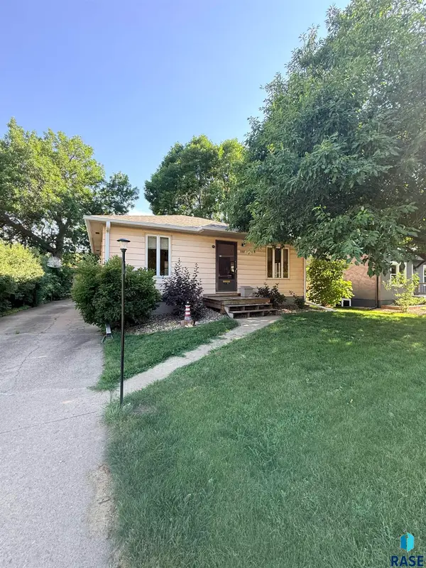 1107 W Sunset Dr, Sioux Falls, SD 57105