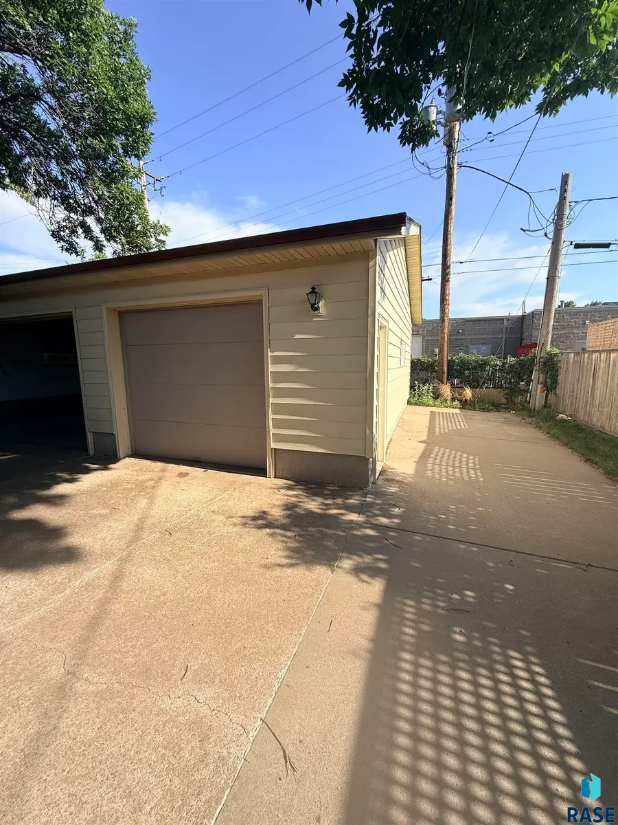 1107 W Sunset Dr, Sioux Falls, SD 57105 - #3