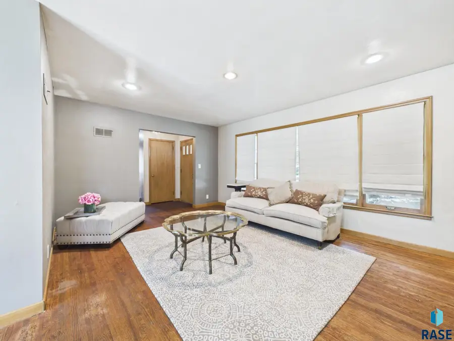 1804 S Lyndale Ave, Sioux Falls, SD 57105 - #2