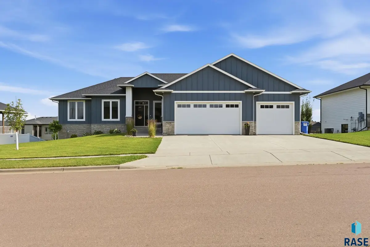 7428 E Twin Pines Ct, Sioux Falls, SD 57110 - #1