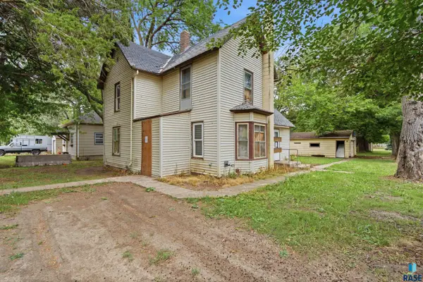 704 Montana Ave, Hurley, SD 57036
