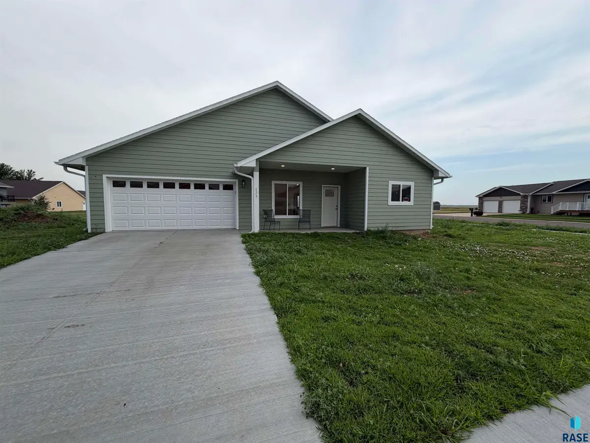 629 Foxtail Dr, Parker, SD 57053 - #1