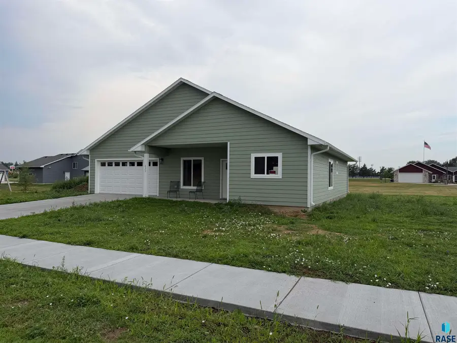 629 Foxtail Dr, Parker, SD 57053 - #2