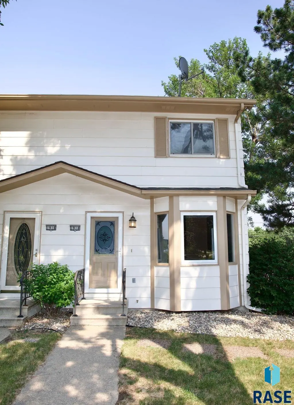 1918 S Cliff Ave, Sioux Falls, SD 57105 - #1