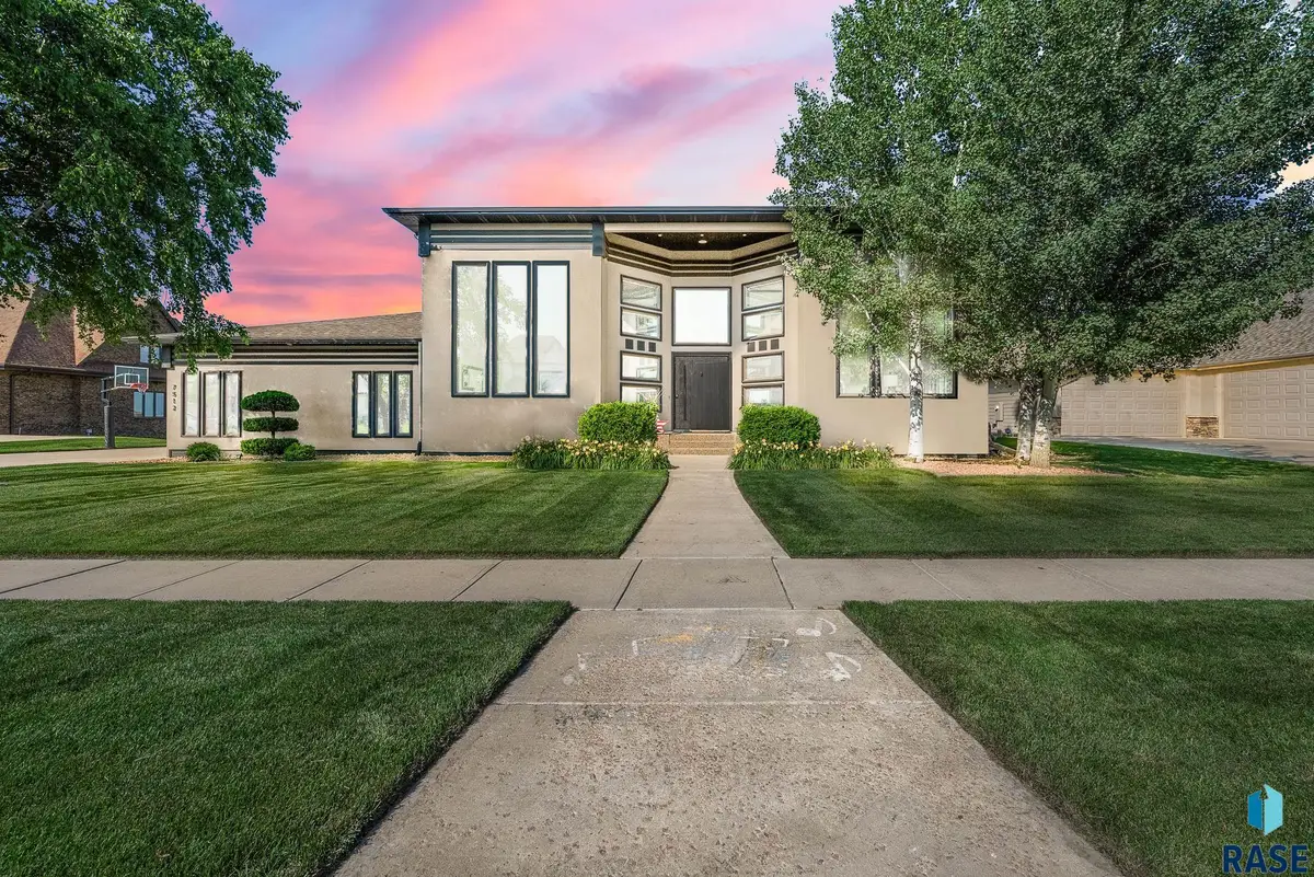 7512 S Ridgestone Dr, Sioux Falls, SD 57108 - #1