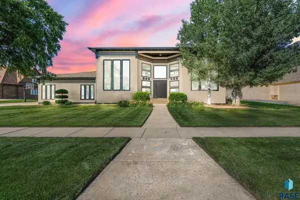 7512 S Ridgestone Dr, Sioux Falls, SD 57108
