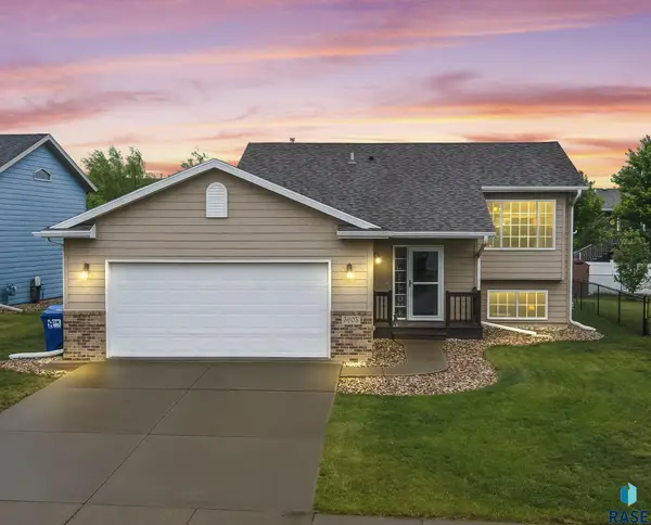 5605 W Hemlock Dr, Sioux Falls, SD 57107