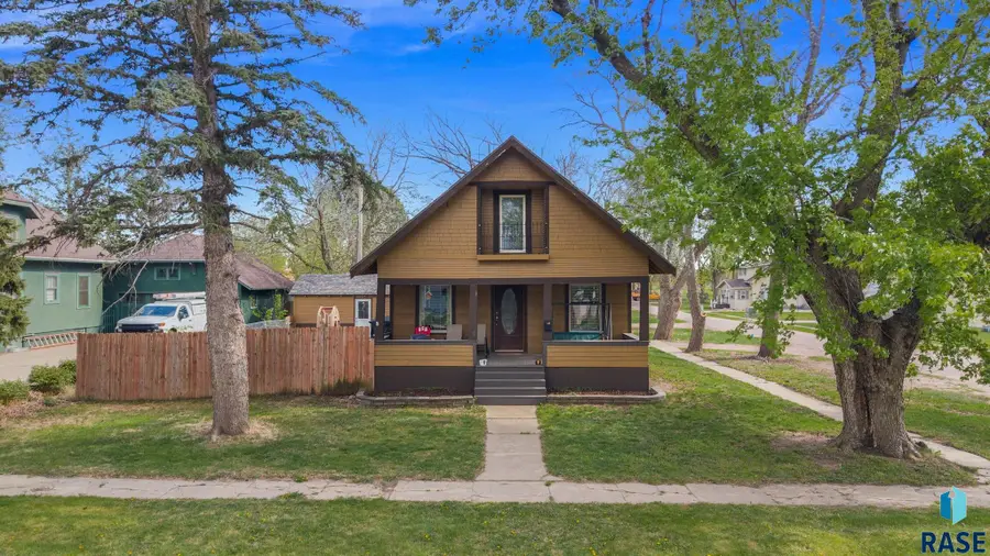 511 W Main St, Beresford, SD 57004 - #2