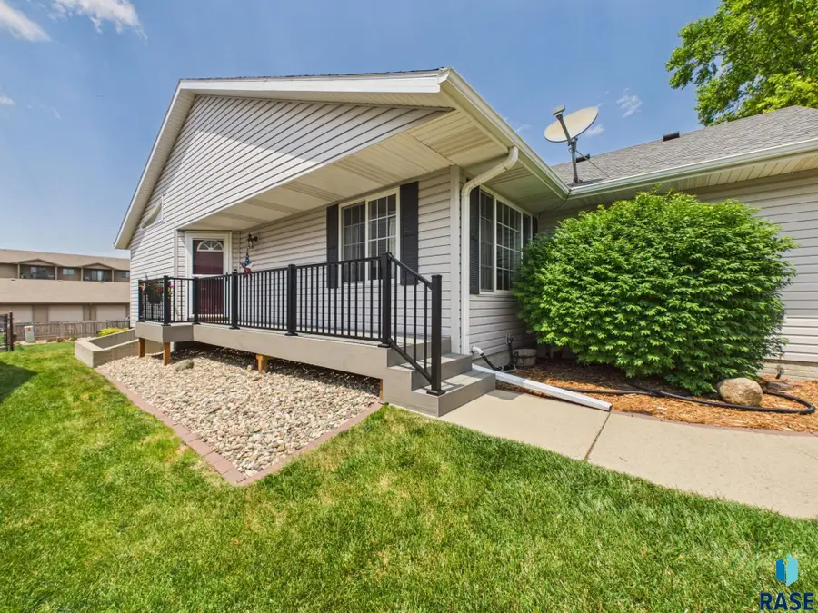 S Goldenrod Ln, Sioux Falls, SD 57110 - #2