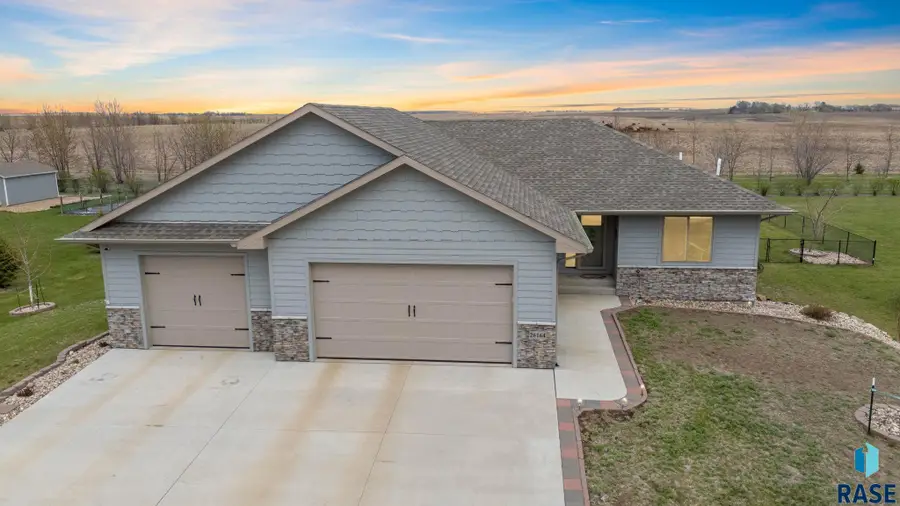26164 Reed Ct, Canistota, SD 57012 - #2