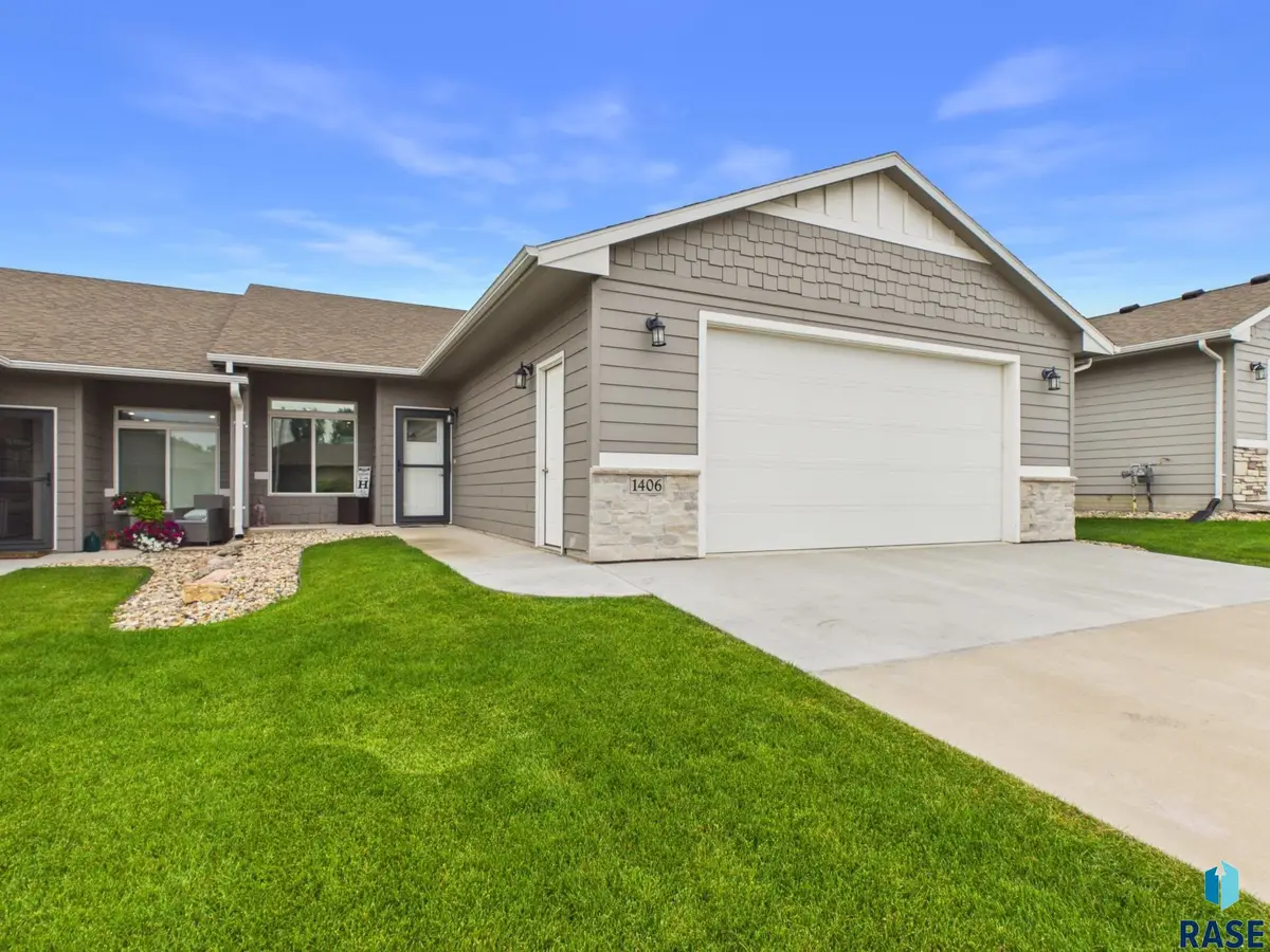 1406 S Foss Ave, Sioux Falls, SD 57110 - #1