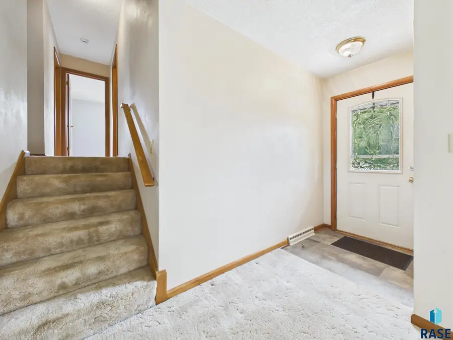 3004 S Carter Pl, Sioux Falls, SD 57105 - #2