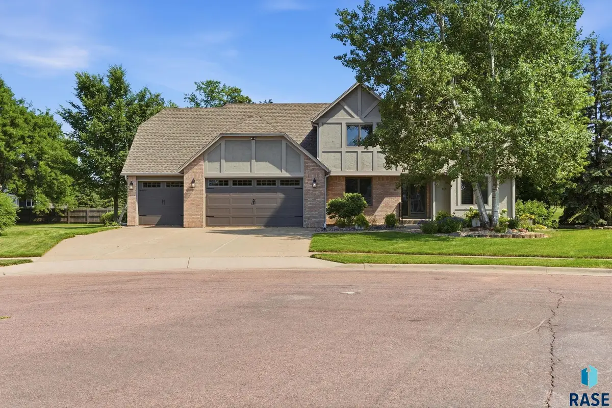 6709 W 32nd St, Sioux Falls, SD 57106 - #1