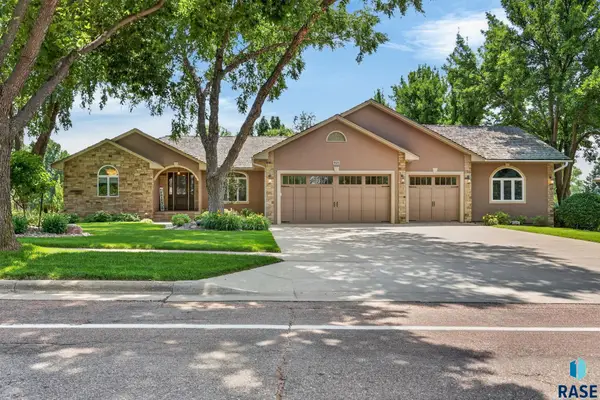 905 W Ralph Rogers Rd, Sioux Falls, SD 57108