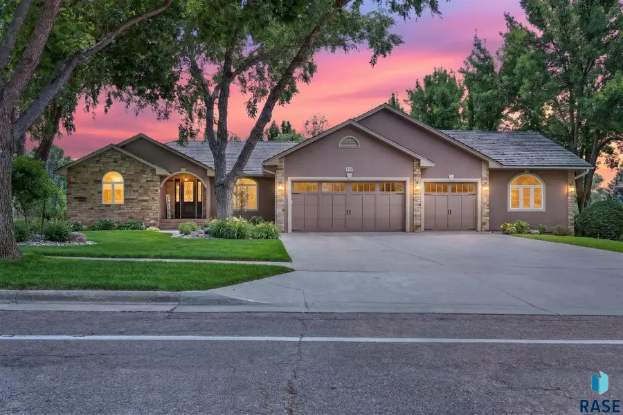 905 W Ralph Rogers Rd, Sioux Falls, SD 57108 - #2