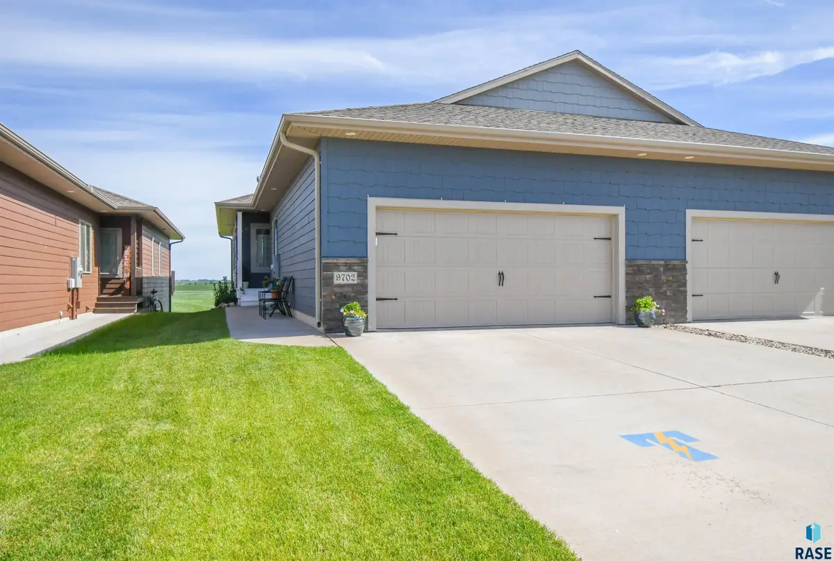 9702 W Broek Dr, Sioux Falls, SD 57106 - #1