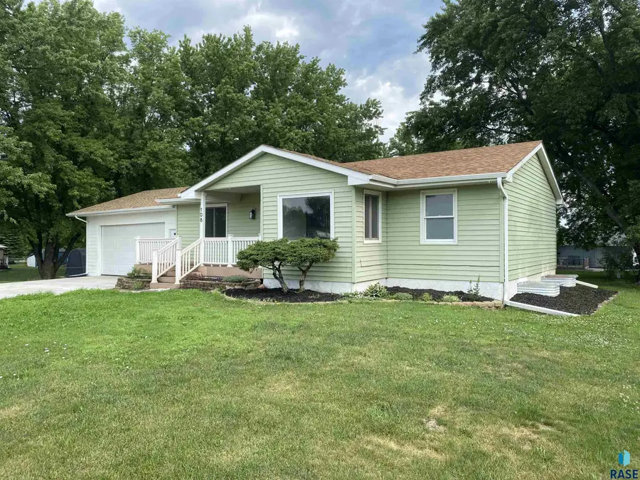 108 W Alton Ave, Flandreau, SD 57028 - #2