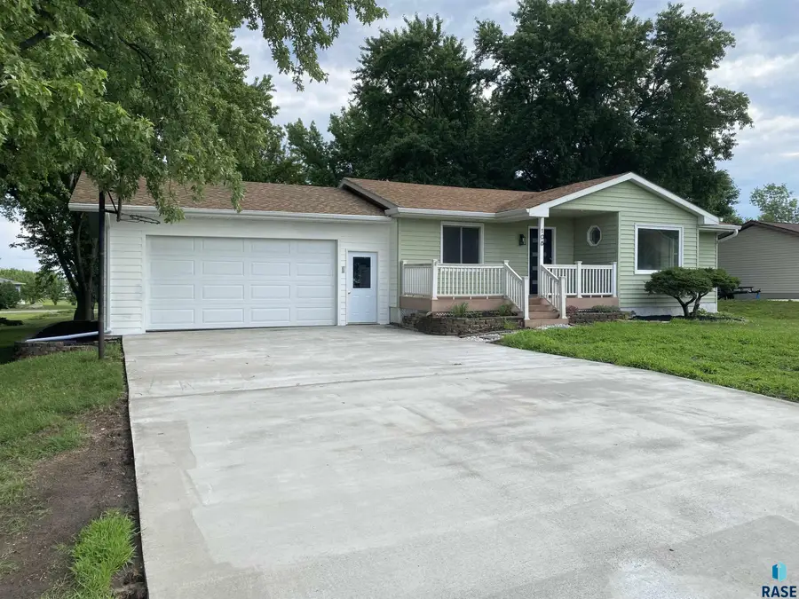108 W Alton Ave, Flandreau, SD 57028 - #3