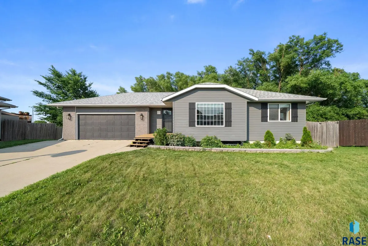 725 E Jesse Ct, Tea, SD 57064 - #1