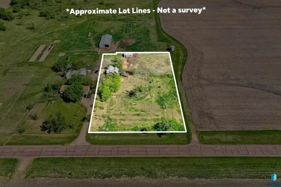44654 261st St, Canistota, SD 57012 - #2